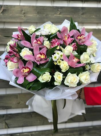 Букет цветов из: Розы и Хризантемы в Новосокольниках