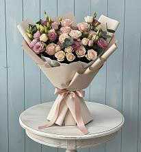 Букет цветов из:  Розы и Лизиантусы в Новосокольниках