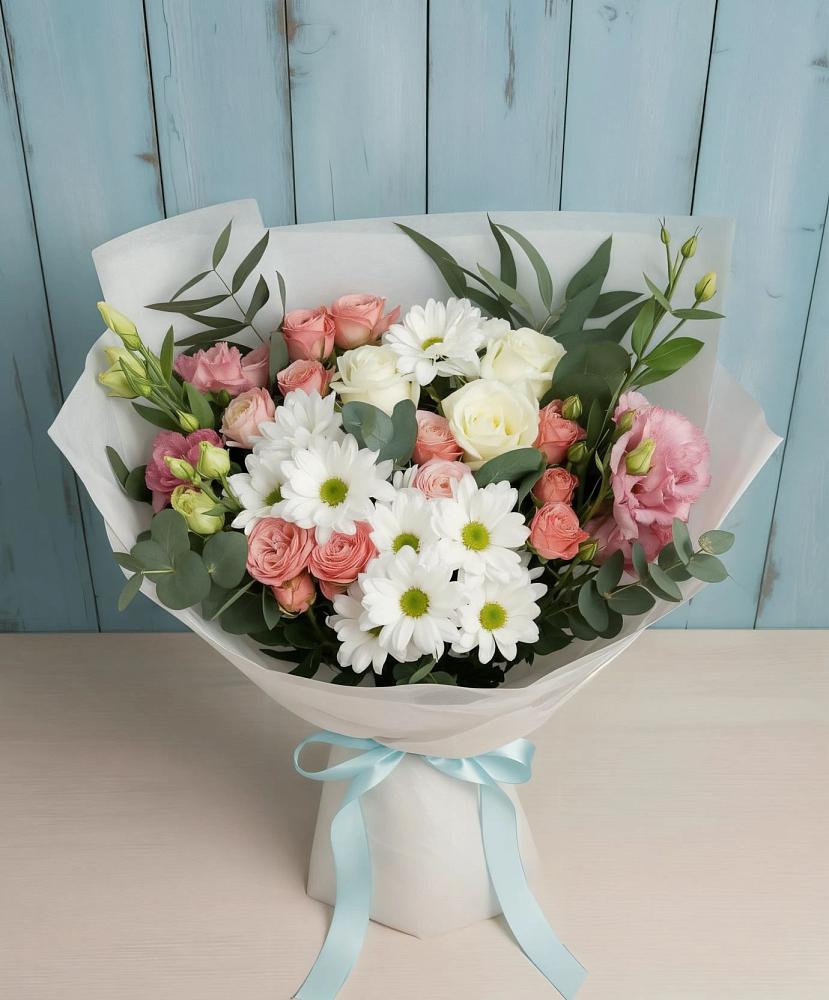 Букет цветов из: Розы, Лизиантусы и Хризантемы в Новосокольниках