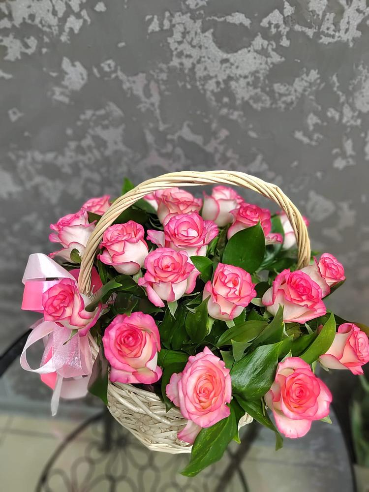 Цветочная композиция из Розы в корзине в Новосокольниках
