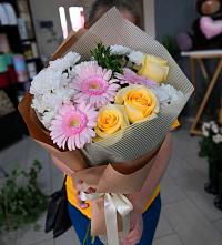 Букет цветов из:  Герберы, Розы и Хризантемы в Новосокольниках