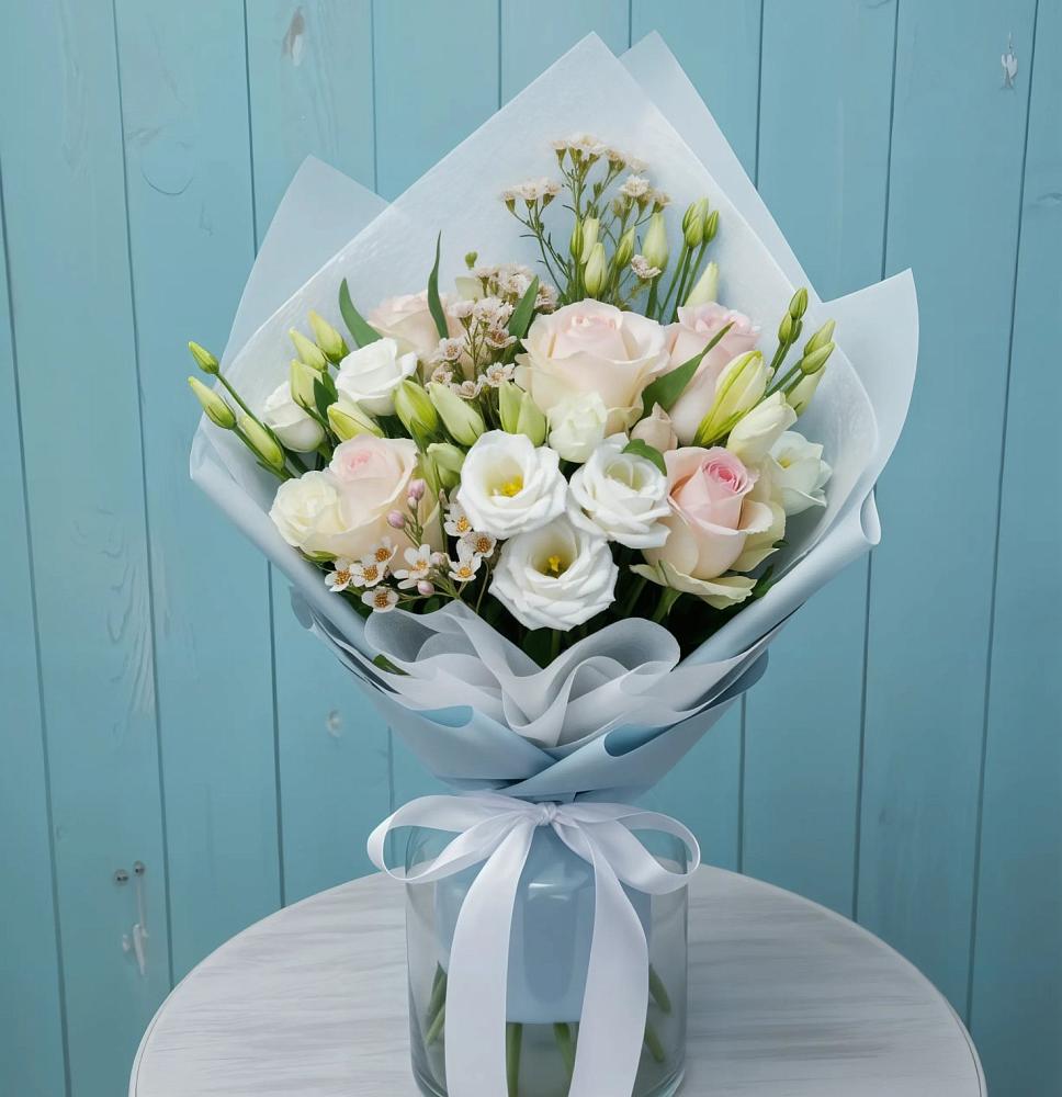 Букет цветов из: Розы и Лизиантусы в Новосокольниках