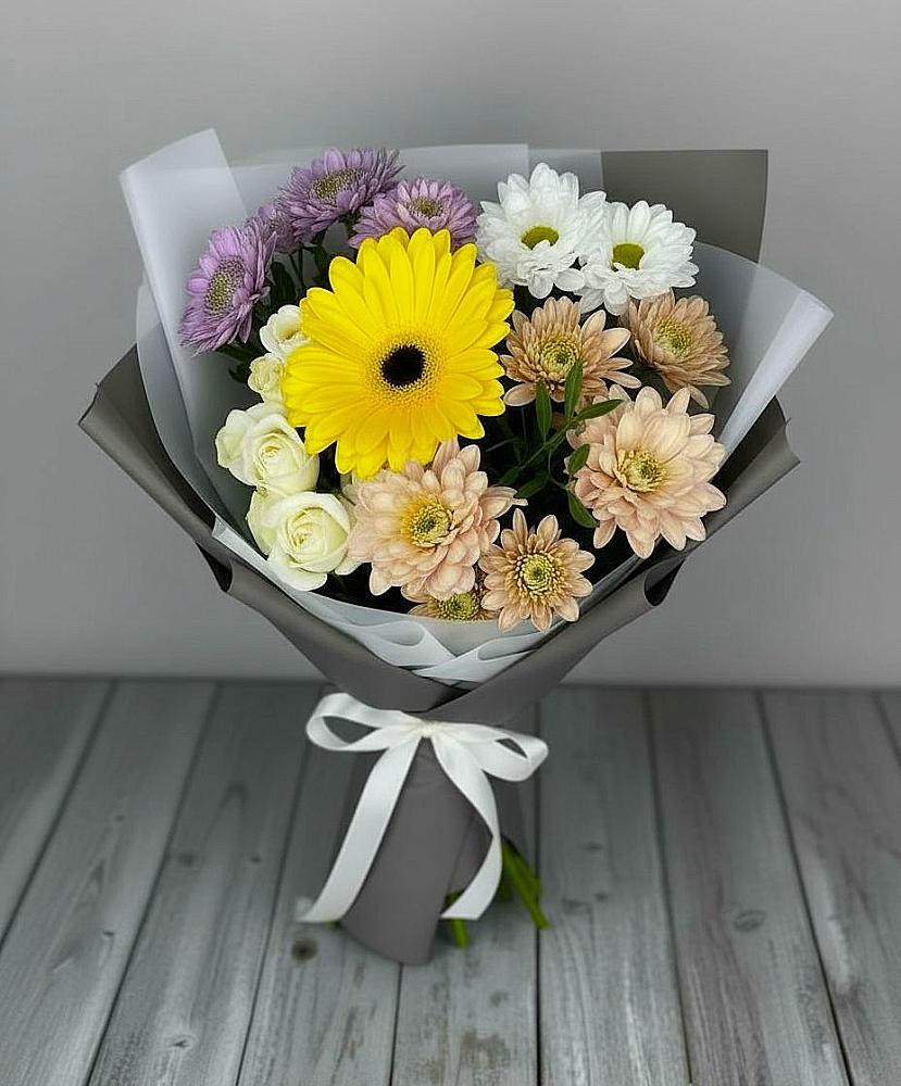 Букет цветов из: Розы, Герберы и Хризантемы в Новосокольниках