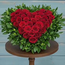 Цветочная композиция из Розы в виде сердца в Новосокольниках