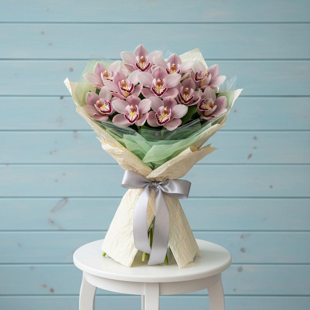 Букет цветов из: Орхидеи и Розы в Новосокольниках