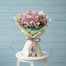 Букет цветов из:  Орхидеи и Розы в Новосокольниках