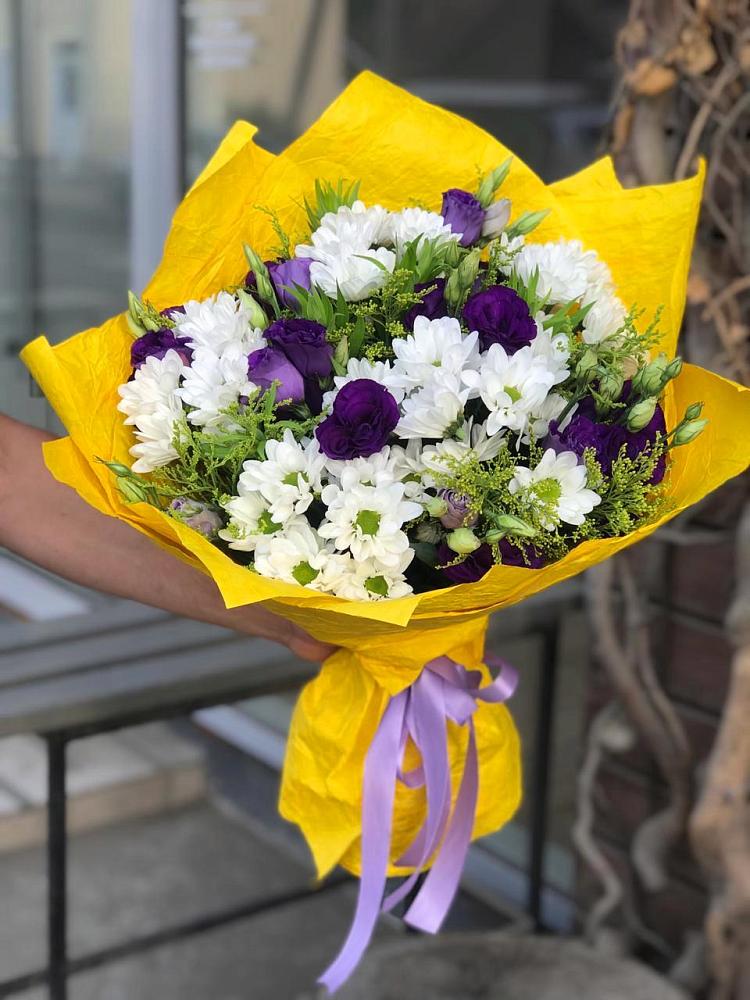Букет цветов из: Ирисы, Хризантемы и Ромашки в Новосокольниках