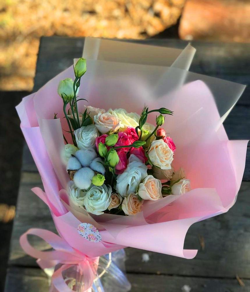 Букет цветов из: Розы и Лизиантусы в Новосокольниках