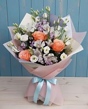 Букет цветов из:  Лизиантусы, Розы, Альстромерии и Гипсофила в Новосокольниках