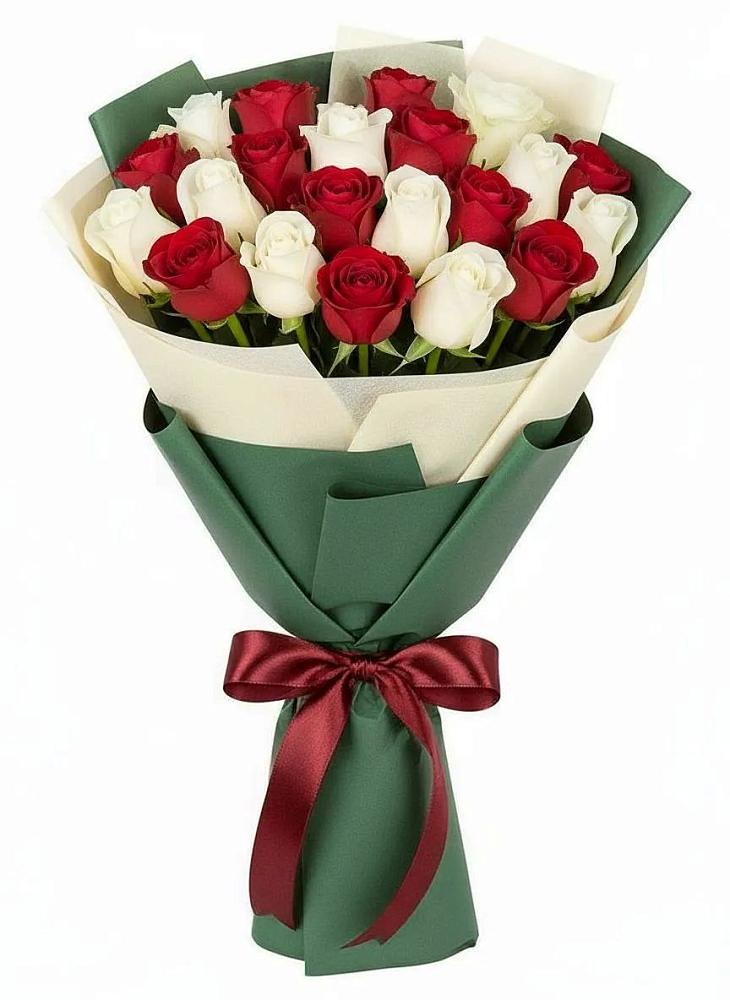 Букет Микс из красных и белых роз в Новосокольниках