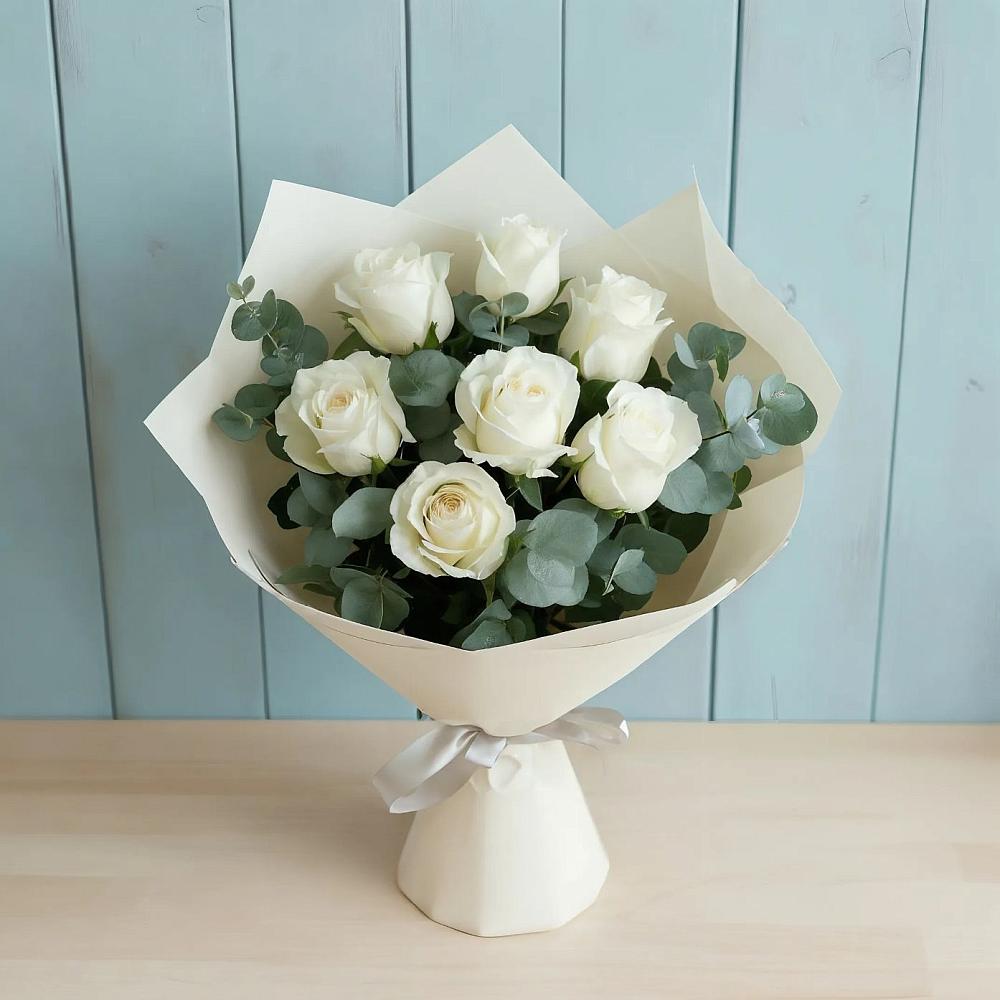 Букет Белые розы в Эвкалипте в Новосокольниках