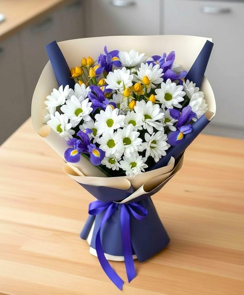 Букет цветов из: Розы, Ирисы и Хризантемы в Новосокольниках