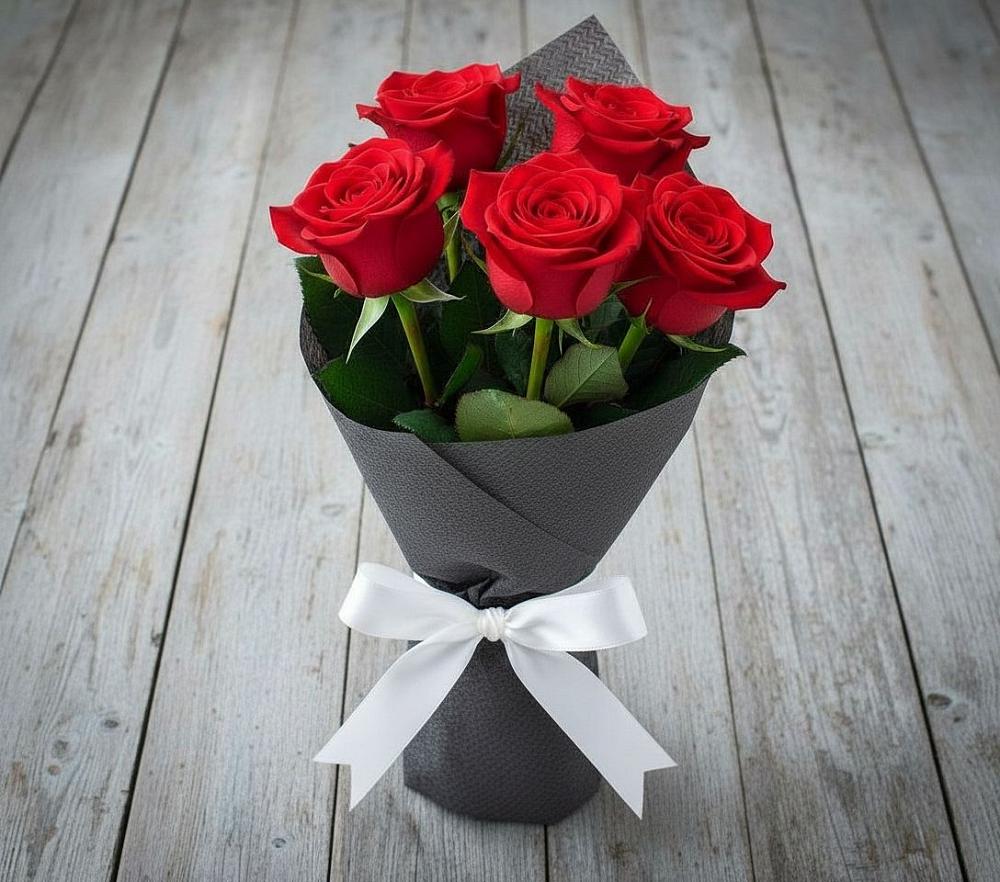 Букет 5 Красных роз Эдлесс Лав в Новосокольниках