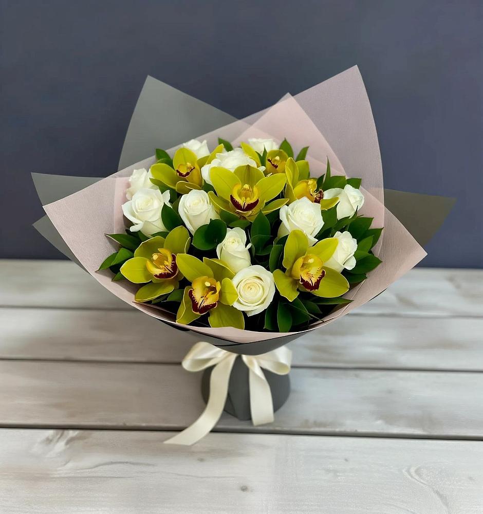 Букет цветов из: Орхидеи и Розы в Новосокольниках