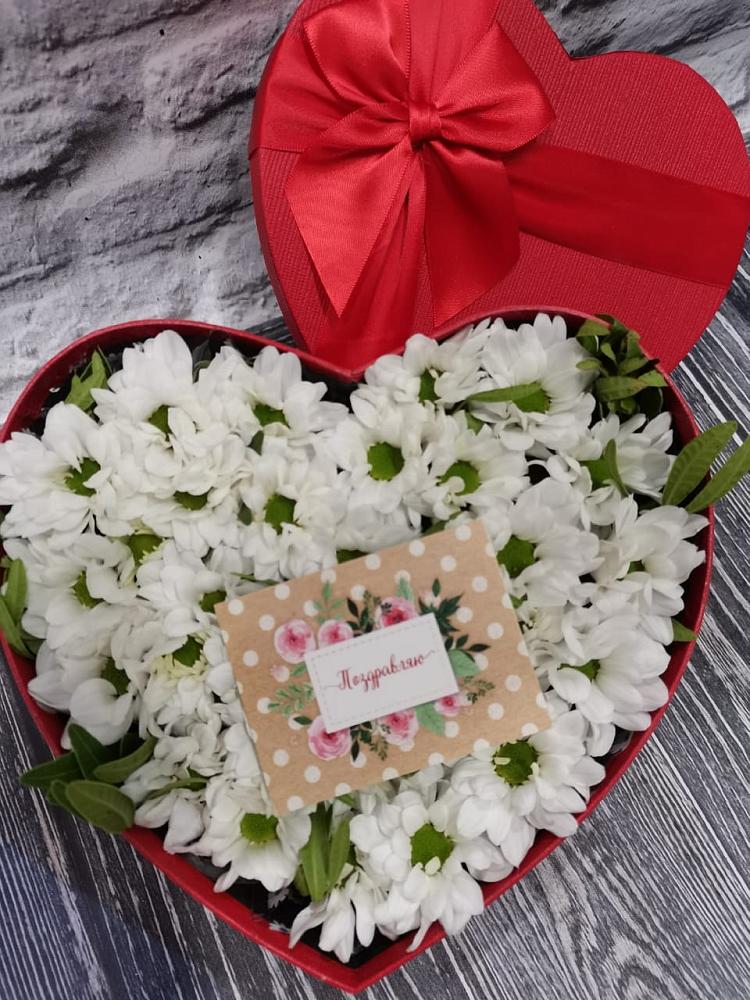 Цветочная композиция из Хризантемы в виде сердца в Новосокольниках