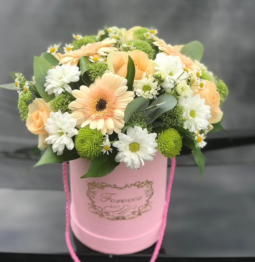 Цветочная композиция из Розы, Герберы и Хризантемы в шляпной коробке в Новосокольниках