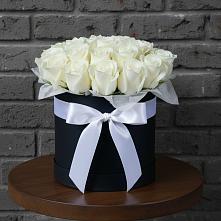 Цветочная композиция из Розы в шляпной коробке в Новосокольниках